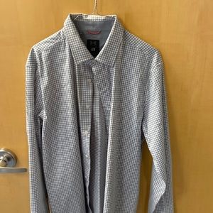 Men’s dress shirt never worn has a slight defect/ tear I back.